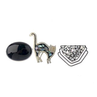 <p>A selection of silver and white metal gem-set jewellery. To include a ring with oval-shape moonst