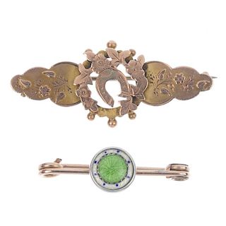 Three items of gold jewellery. To include an enamel bar brooch with green circular enamel panel, wit