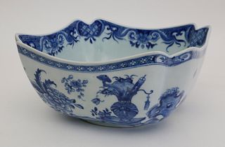 Chinese Export Porcelain Centerpiece Bowl, 18th century