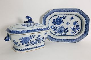 Chinese Export Porcelain Covered Tureen and Matching Underplate, 18th Century