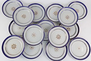 Set of 15 Armorial China Trade Porcelain Dinner Plates, early 19th Century