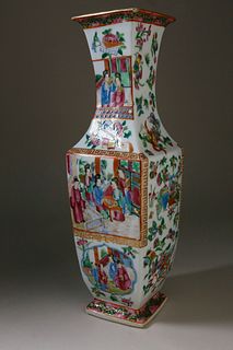 Chinese Export Rose Mandarin Square Baluster Vase, circa 1830-40