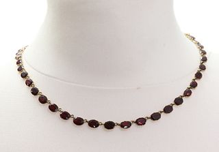 A Georgian garnet rivi?re necklace, c.1800,