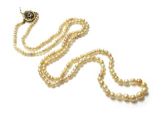 A single row graduated pearl necklace,