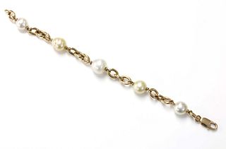 A gold cultured South Sea pearl bracelet,