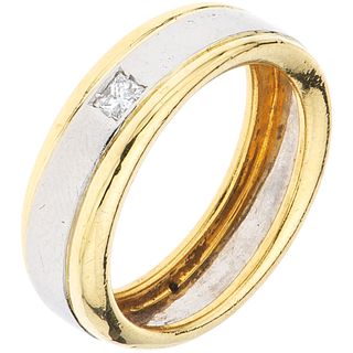 RING WITH DIAMOND IN WHITE AND YELLOW 18K GOLD, SALVINI 1 Princess cut diamond ~0.15 ct. Size: 7