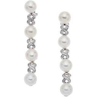 PAIR OF EARRINGS WITH CULTURED PEARLS AND DIAMONDS IN 14K WHITE GOLD Cream colored pearls and trapezoid baguette cut diamonds