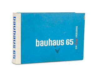   bauhaus 65. Ein Rasch Erzeugnis. Musterbuch mit über 100 Bauhaus-Tapeten. o.O.,(Tapetenfabrik Gebr. Rasch, 1965). Quer-4°. OHLdr. mit geprägtem DTit
