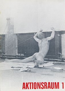   Aktionsraum 1 oder 57 Blindenhunde. Mit 1 Originalphoto auf Agfa Papier, Faltplakat, zahlreichen Abbildungen sowie zusätzlichen Photos. München 1969