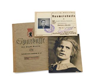 Borchert, Ernst Wilhelm Umfangreiche Sammlung von Briefen, Photographien u. Photopostkarten, Ausweisen, Theaterprogrammen u.a. aus dem Nachlass des Sc