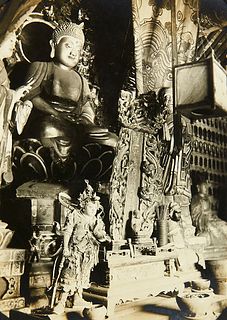   Ligne de Lunghai. Album des monuments antiques le long du Lunghai. Mit 40 Photographien. o.O., o.D. (um 1930-1960). Lwd.