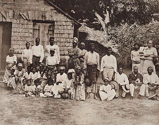   Vues photographiques prises sur le territoire de St. James. Mit 16 großformatigen Tafeln nach Photographien. Martinique, Mairie St. Pierre, ca. 1890