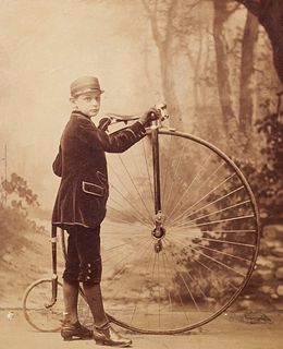   Kindheitsphoto den späteren Hoteliers Louis Adlon (1874-1945) mit einem Hochrad zeigend. Um 1890. Vintage. Albuminabzug. Format ca. 25 x 19 cm. Auf 