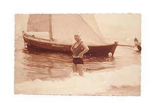   Sammlung von 200 OPhotographien und Photo-Postkarten. Um 1900-1930. Format vorwiegend ca. 9 x 14 cm. Gesteckt in Lwd.-Album d. Zt. 4°.