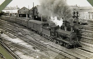   2 Alben mit 575 OPhotographien und Postkarten von Lokomotiven u.a. der London North Eastern Railway, und London, Midland and Scottish Railway. Späte