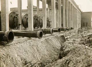   "Montage des Wasserwerks Adersheim der Reichswerke A.G. ""Hermann Göring"" Baujahr 1940. Photoalbumm mit 82 Originalphotographien (8,5 x 12 bis 11,5
