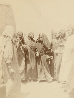   Sammlung von über 70 Original-Photographien mit Aufnahmen aus dem Sudan, Ägypten und Äthiopien. Um 1920. Überwiegend Albumin-Abzüge. Verschiedene Fo