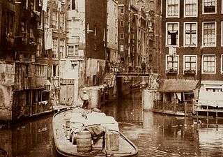 Renger-Patzsch, Albert Het Kolkje Amsterdam. 2 OPhotographien. Silbergelatineabzüge. 1922-1928. Format je ca. 22,5 x 17,5 cm. Auf grünen Kt. aufgezoge