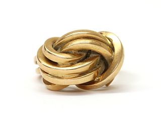 A gold knot design ring,