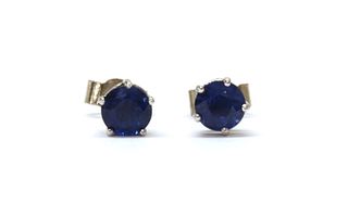 A pair of 18ct white gold single stone sapphire stud earrings,