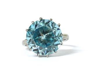 A white gold single stone blue zircon ring,