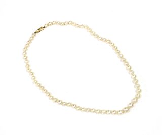 A single row graduated cultured pearl necklace,