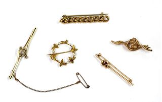 A quantity of Victorian and later brooches,