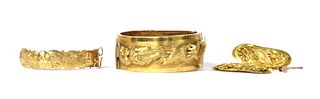 A Chinese gold hinged bangle,