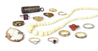 A quantity of jewellery,