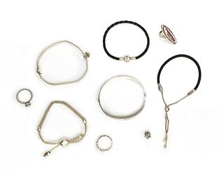 A quantity of silver jewellery,