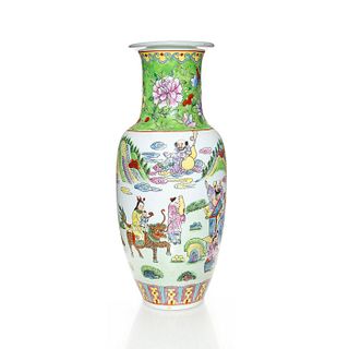 Chinese Porcelain Vase, Detailed Imagery