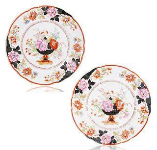 A PAIR OF MID-19TH CENTURY POPOV RUSSIAN PORCELAIN CHINOISERIE PLATES, GORBUNOVO