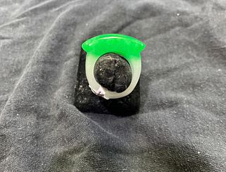 CHINESE GREEN JADE ARCHERS RING