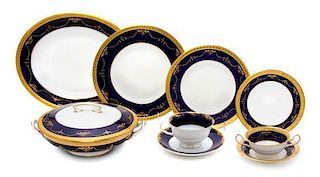 * A Worcester Porcelain Dinner Service, Diameter of dinner plate 10 1/2 inches.