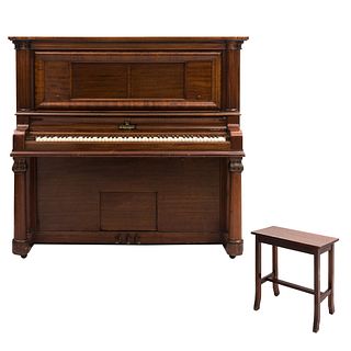 Piano-pianola Nueva York, Estados Unidos, SXX. Elaborado en madera laqueada. Manufacturado por The Janssen Creed. Con banco.