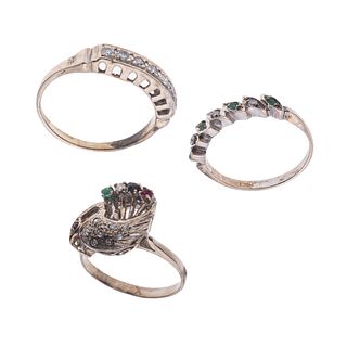 Dos medias churumbelas y anillo con diamantes, zafiro. rubí y esmeraldas. en   plata paladio. 18 diamantes corte 8 x 8. 5 esme...