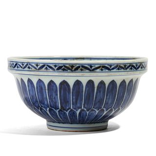 DAISY BLUE AND WHITE BOWL