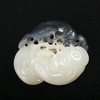 A BLACK AND WHITE JADE 'LINGZHI' CARVING