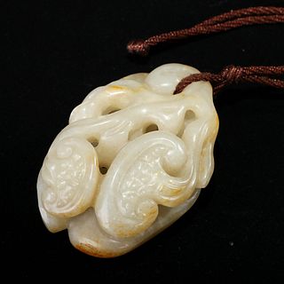 A CARVED JADE 'LINGZHI' PENDANT