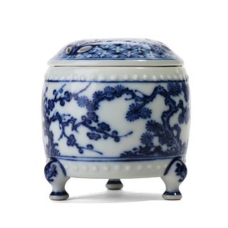 A BLUE AND WHITE FLORAL CENSER