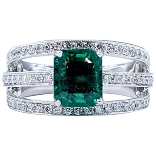 Beautiful Emerald & Diamond Ring