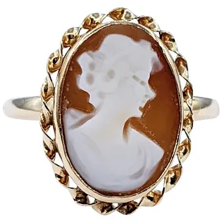 Beautiful Vintage Cameo Ring - 14K Gold