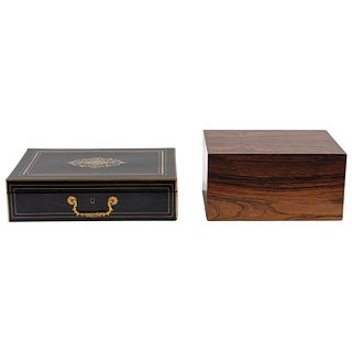 PAR DE CAJAS CIGARRERAS SIGLO XX Cigarrera 1: En madera tallada y policromada en negro con decoración dorada   33 x 23 x 9 cm | PAIR OF CIGAR BOXES 20