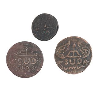 Morelos y Pavón, José María. 2, 4 y 8 Reales "SUD". México, 1812. Monedas en cobre. Anverso: Monograma de Morelos.