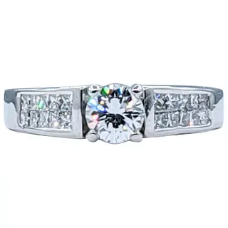 Stunning Round & Princess Cut Diamond Engagement Ring