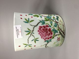 A LARGE CHINESE FAMILLE ROSE BRUSH POT,H 17CM