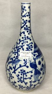 A LARGE CHINESE BLUE AND WHITE LONG NECK BOTTLE VASE ,H31CM