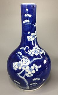 A CHINESE BLUE AND WHITE BOTTLE VASE ,H25.5CM