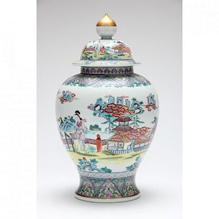 Chinese Sencai Lidded Jar
