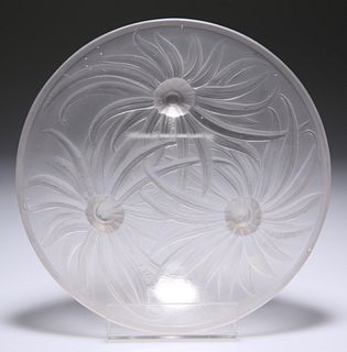 AN ETLING OPALESCENT GLASS BOWL, DESIGNED BY GEORGES BEAL, 